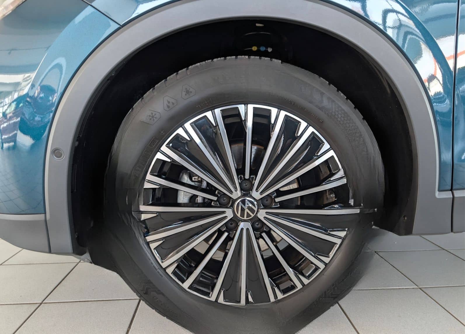 Volkswagen Tiguan 1.5 eTSI DSG NAVI/AZV/KAMERA/LED foto 8