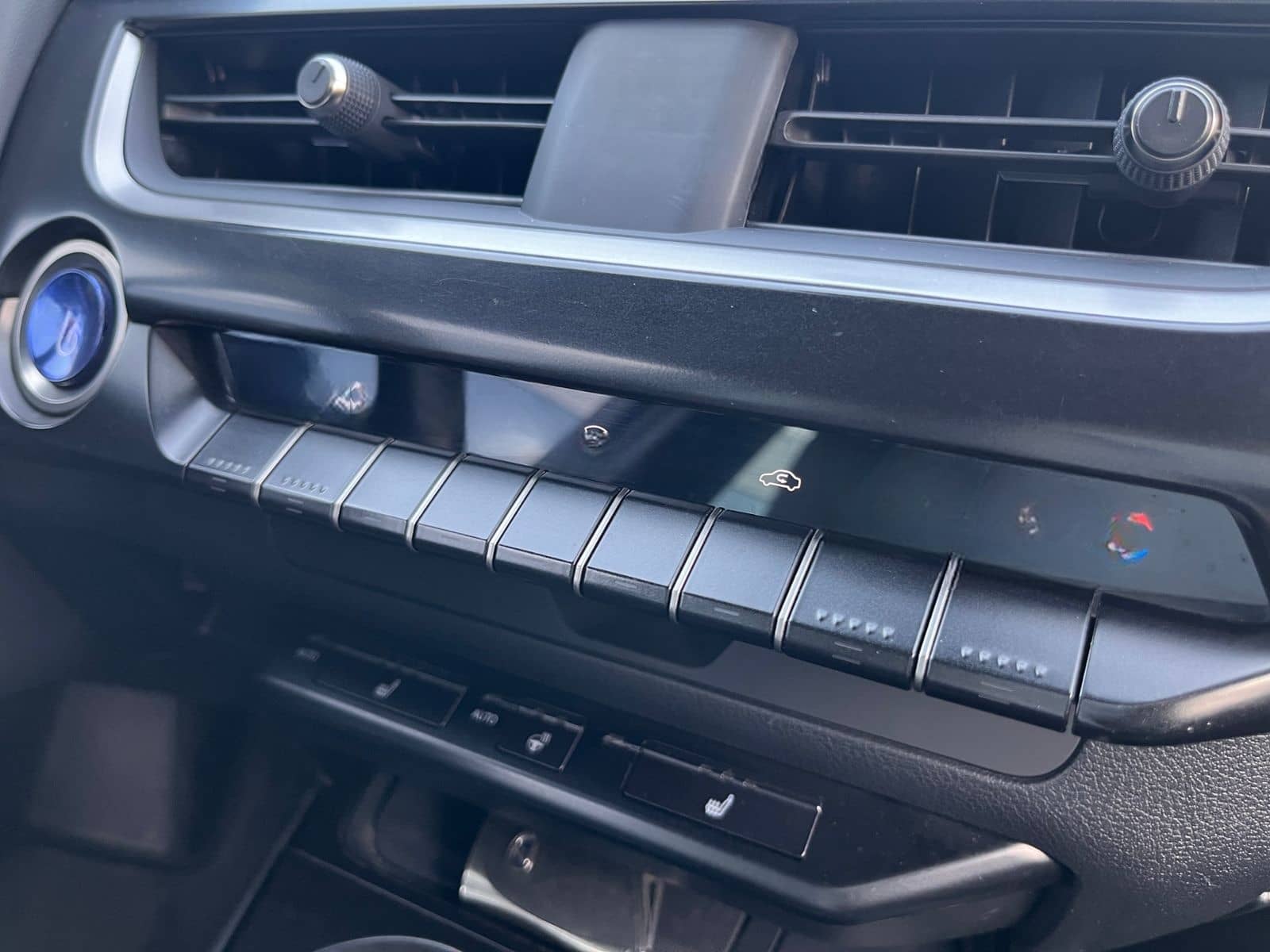 Lexus UX 250 h Launch Edition LED NAV SHZ RFK foto 17