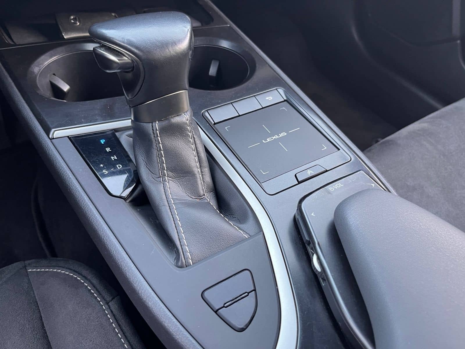 Lexus UX 250 h Launch Edition LED NAV SHZ RFK foto 19