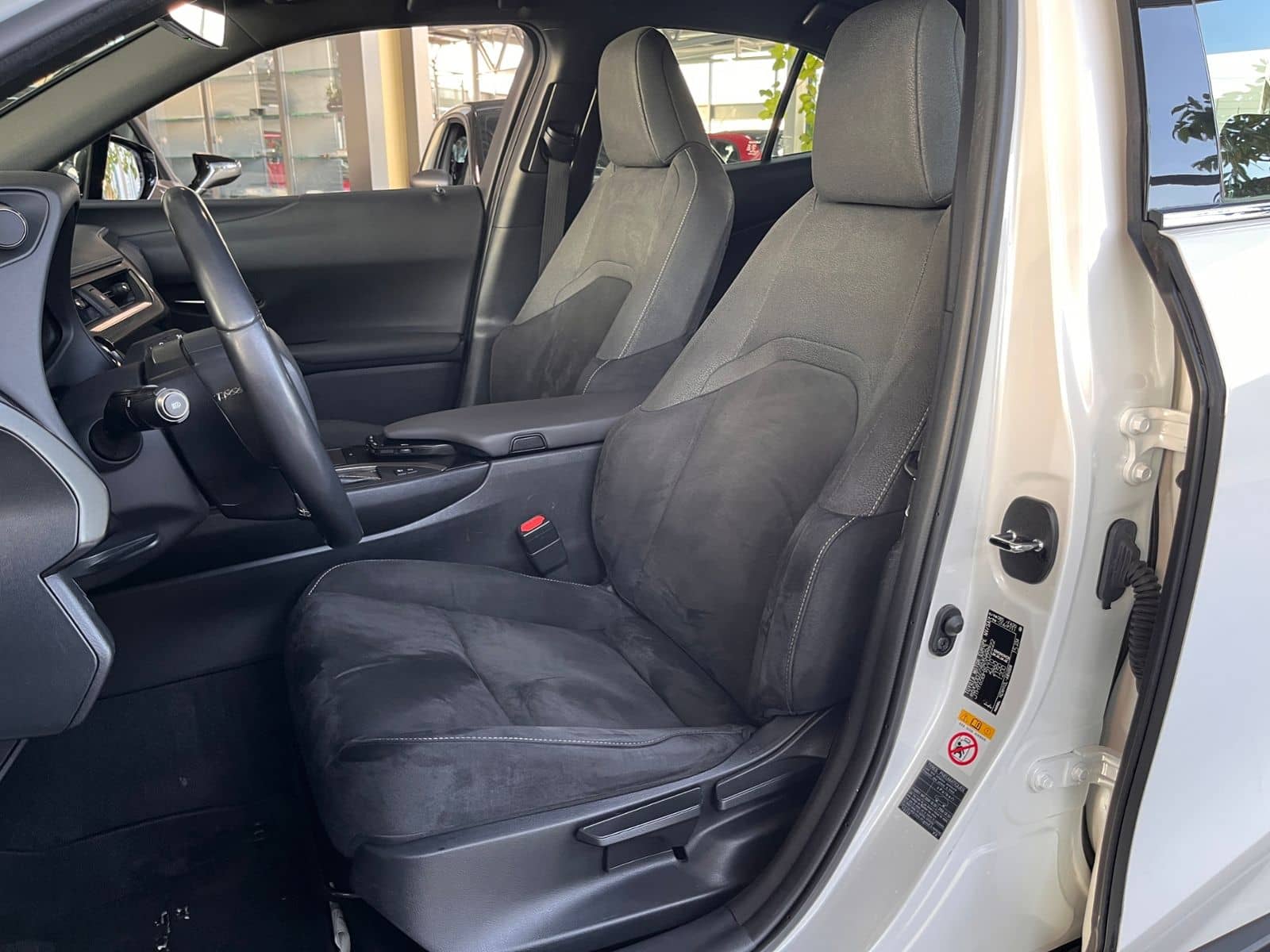 Lexus UX 250 h Launch Edition LED NAV SHZ RFK foto 9