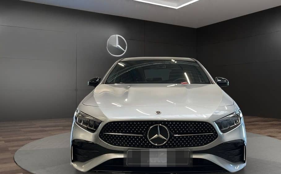 Mercedes-Benz A 180 AMG NIGHT PANORAMA DISTRONIC 360° KEYLESS foto 4