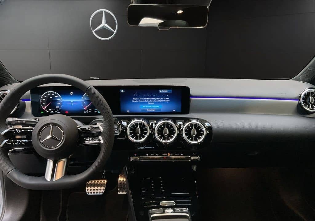 Mercedes-Benz A 180 AMG NIGHT PANORAMA DISTRONIC 360° KEYLESS foto 8