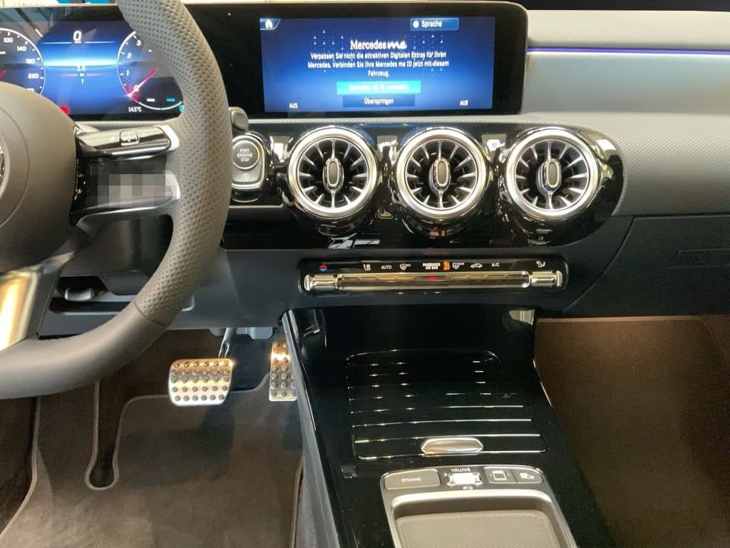 Mercedes-Benz A 180 AMG NIGHT PANORAMA DISTRONIC 360° KEYLESS foto 9