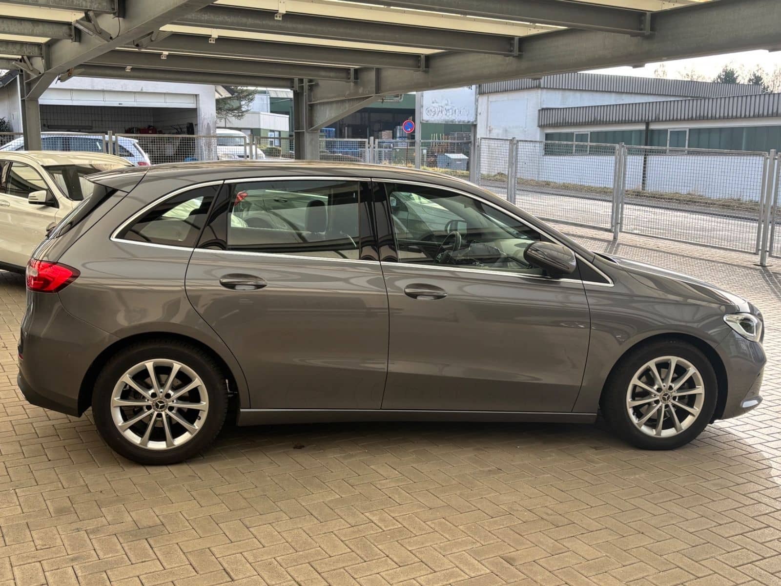 Mercedes-Benz B 180 Progessive Kamera MBUX Navi Sitzh. foto 2