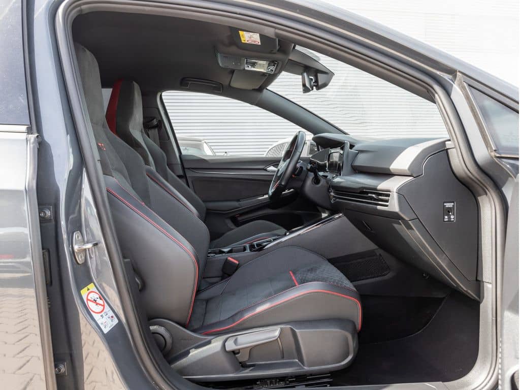 Volkswagen Golf VIII GTI Clubsport 2,0 l TSI DSG MATRIX-LED foto 3