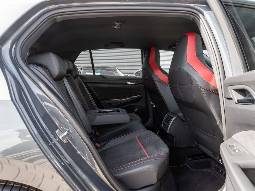 Volkswagen Golf VIII GTI Clubsport 2,0 l TSI DSG MATRIX-LED foto 8