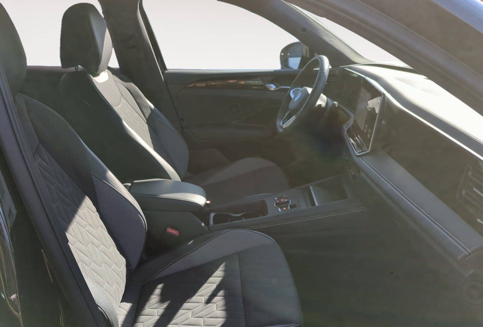 Volkswagen Tiguan 1.5 TSI DSG GOAL AHK MATRIX NAVI KLIMA foto 8