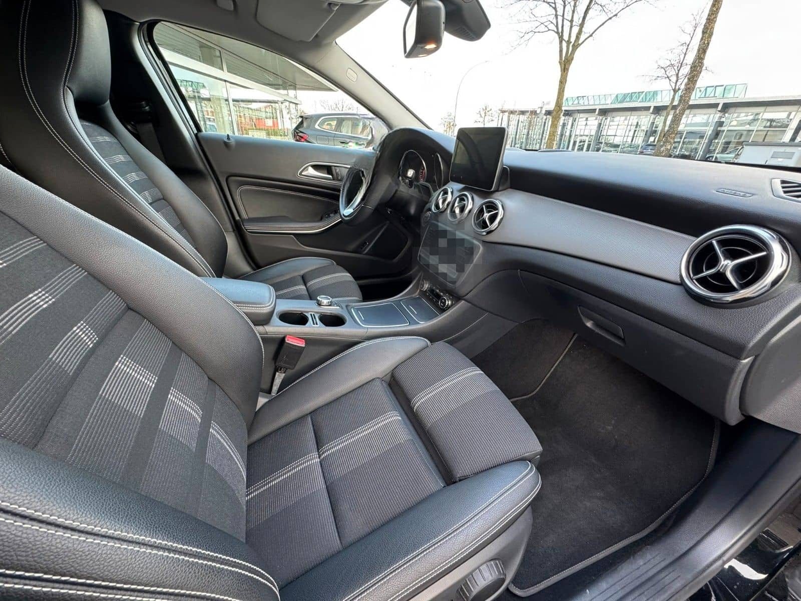 Mercedes-Benz GLA 220D 4Matic Urban/7G-DCT/AHK/LED foto 9