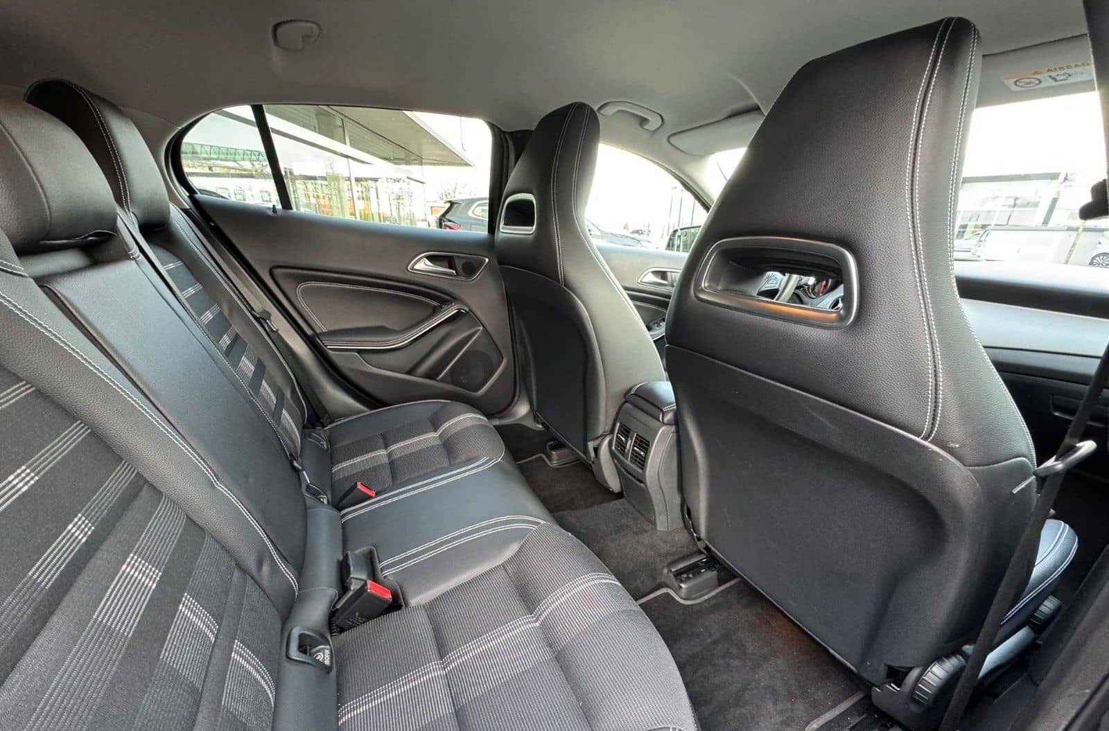 Mercedes-Benz GLA 220D 4Matic Urban/7G-DCT/AHK/LED foto 10