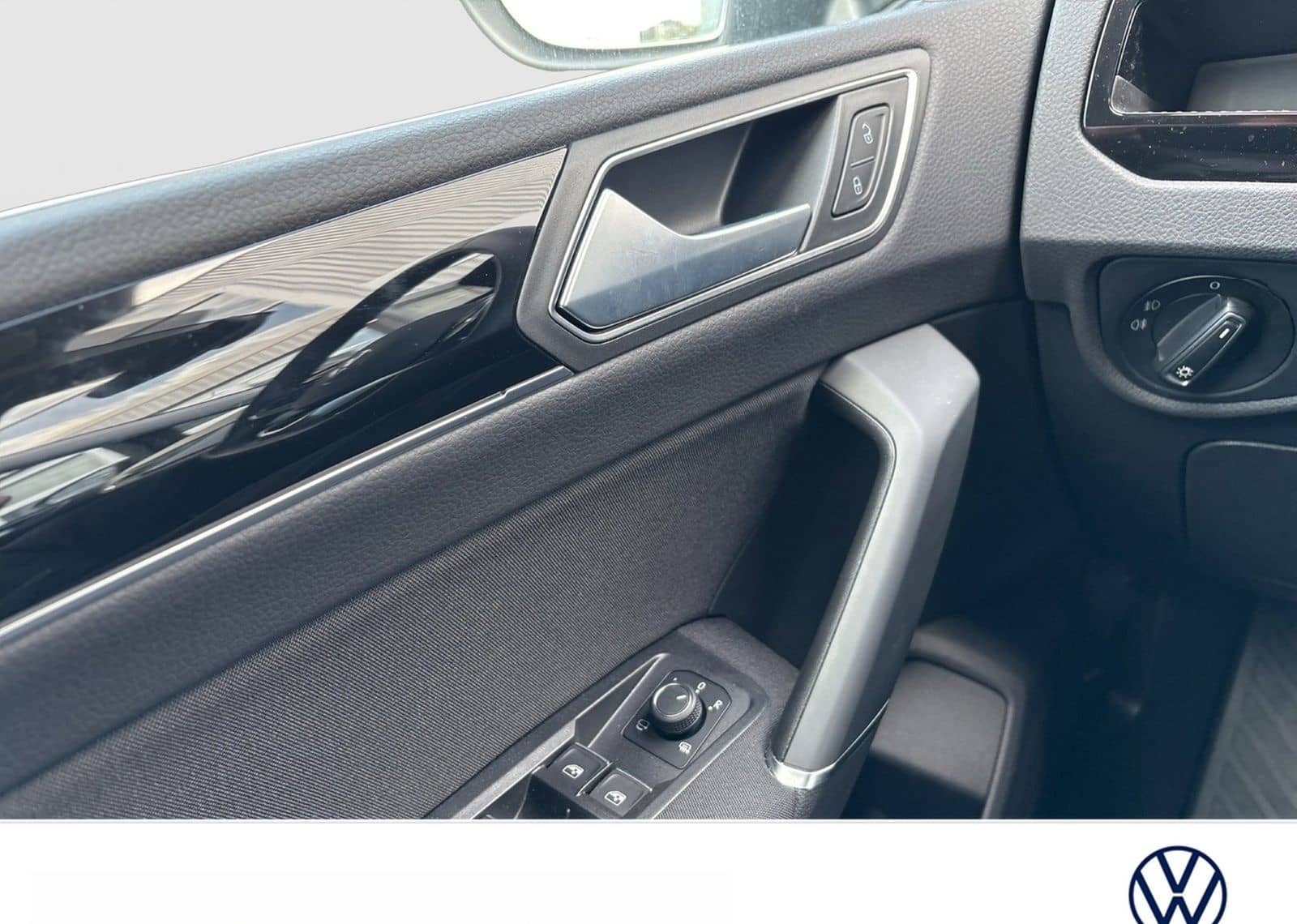 Volkswagen Touran 2.0 HIGHLINE AHK ACC LM17 NAVI CARPLAY foto 19