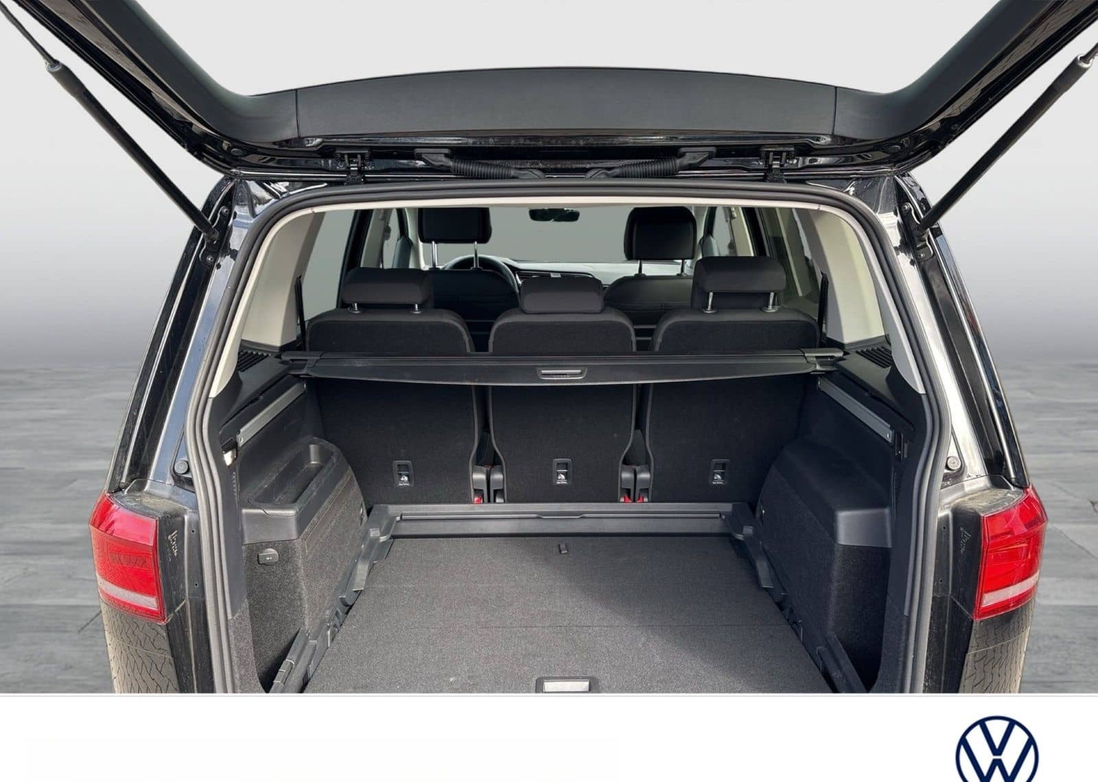 Volkswagen Touran 2.0 HIGHLINE AHK ACC LM17 NAVI CARPLAY foto 20