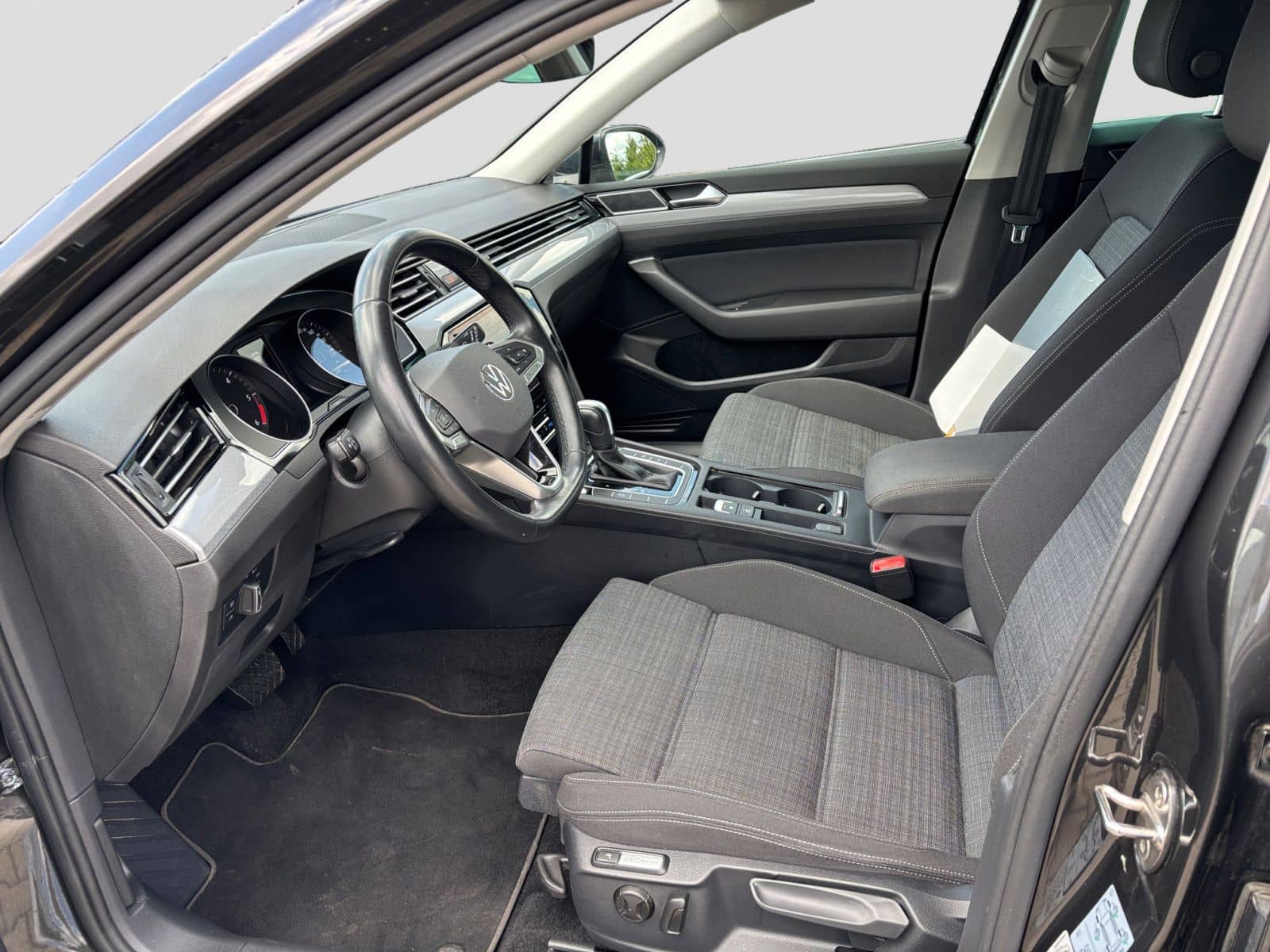 Volkswagen Passat Variant 2.0TDI DSG Business LED AHK CAM foto 10
