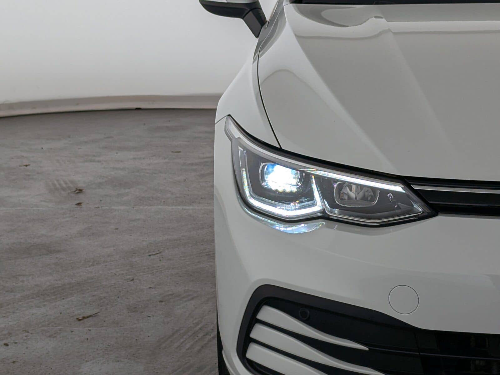 Volkswagen Golf VIII 1.5 TSI Life OPF LED+NAVI+RFK+ACC+SHZ+ foto 3