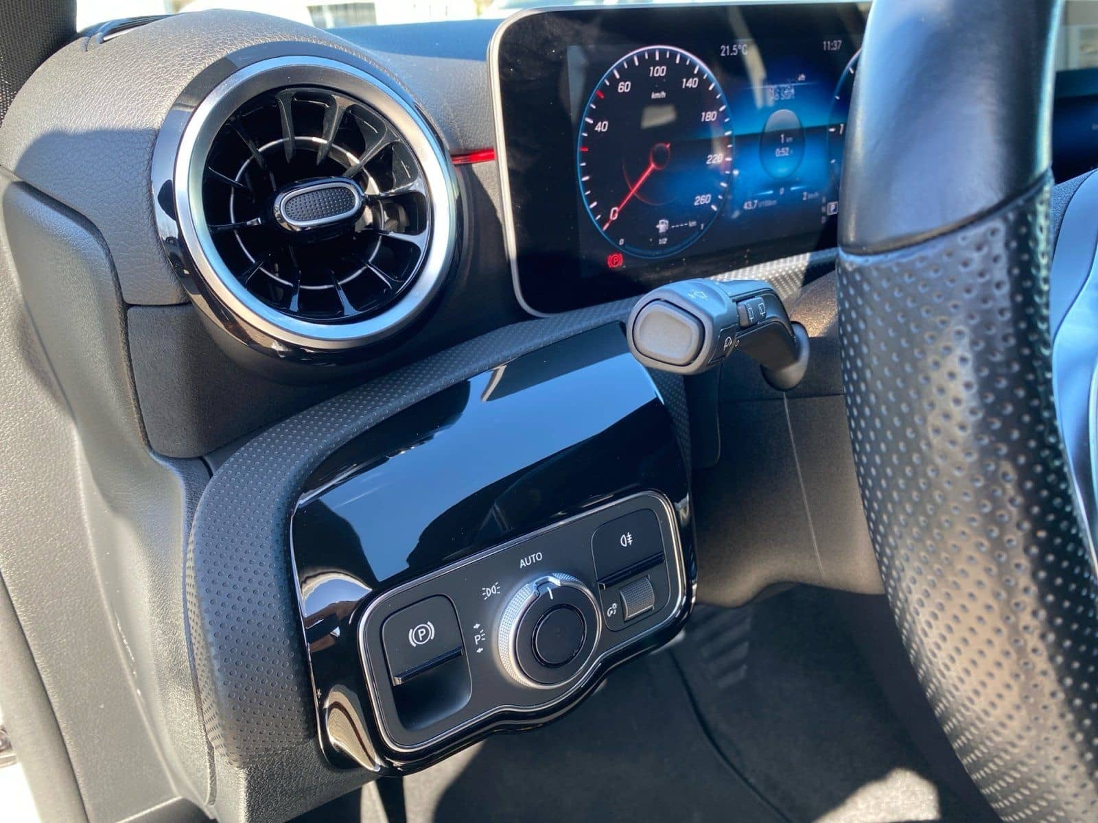 Mercedes-Benz A 180 AMG Line TEMP PDC SHZ KAM NAV KeyLess foto 16