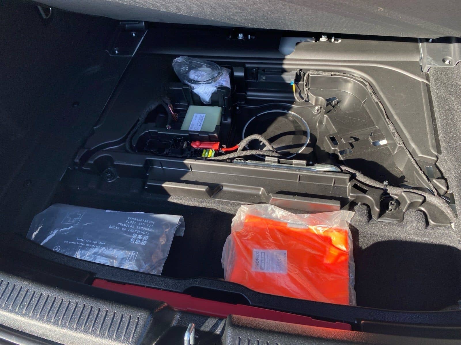 Mercedes-Benz A 180 AMG Line TEMP PDC SHZ KAM NAV KeyLess foto 21