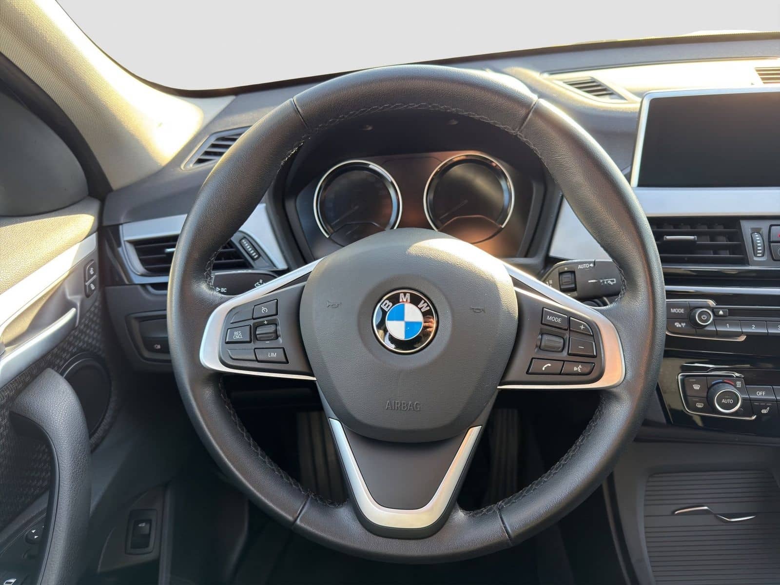 BMW X1 xDrive20d Advantage AHK Navi AUT KeyLess PDC foto 12