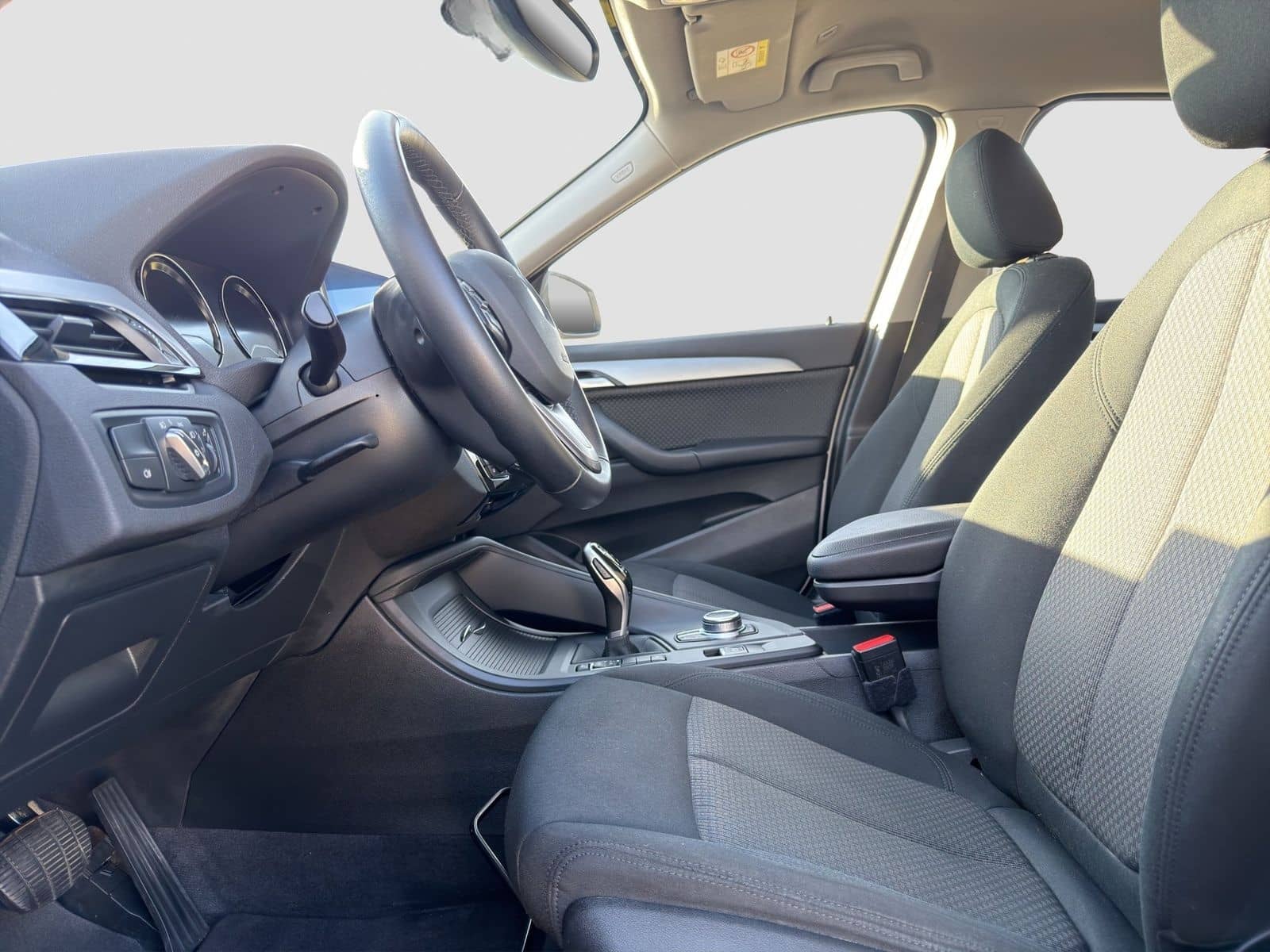 BMW X1 xDrive20d Advantage AHK Navi AUT KeyLess PDC foto 10