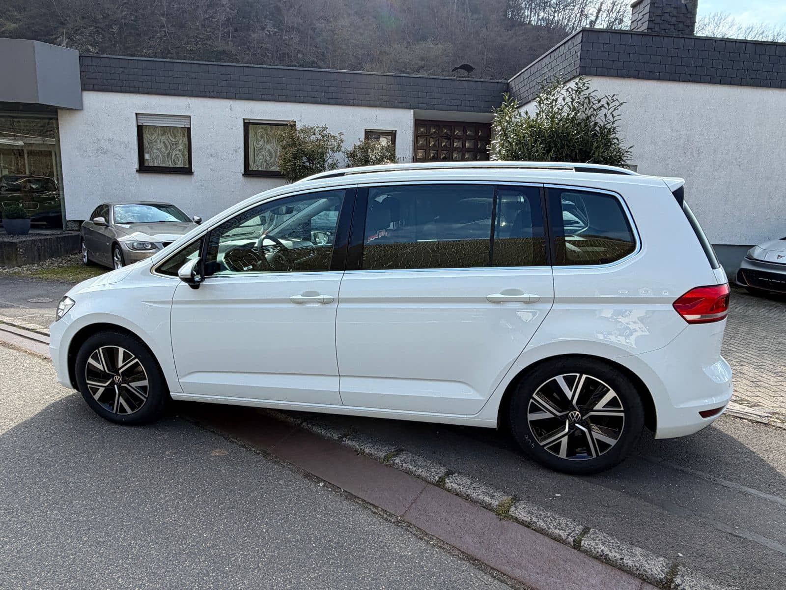Volkswagen Touran 2.0 TDI SCR DSG Highline 1.Hand ACC foto 1