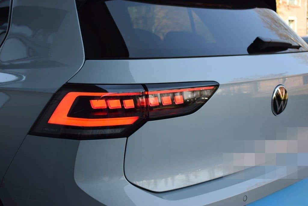 Volkswagen Golf VIII 1.5 eTSI DSG *R-Line*Matrix*AHK*Pano* foto 24