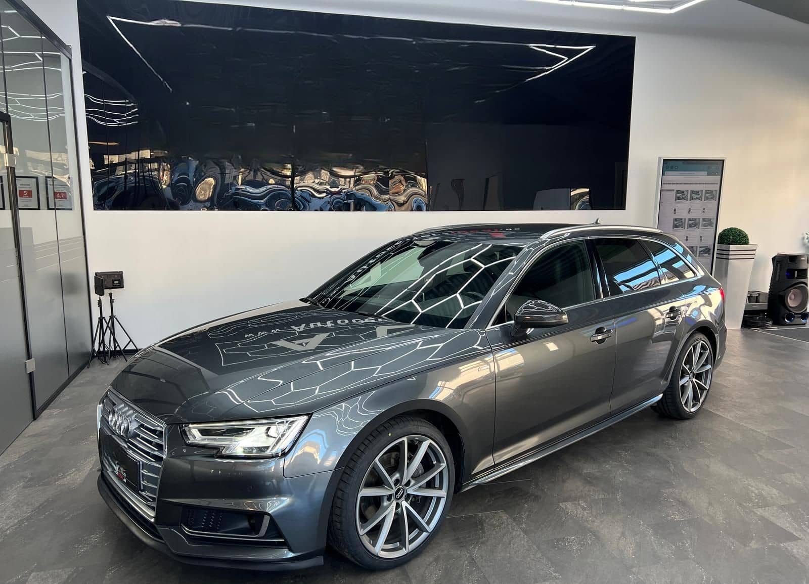 Audi A4 2.0 TDI quattro S-LineSport+,  VirtDispl, AHK foto 3
