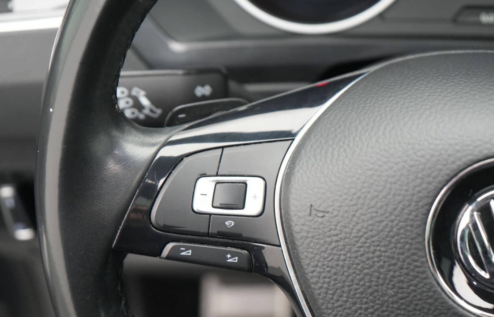 Volkswagen Tiguan R-Line AHK ACC NAVI SHZ PANO foto 15