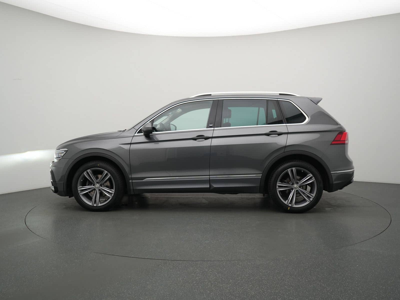 Volkswagen Tiguan R-Line AHK ACC NAVI SHZ PANO foto 16