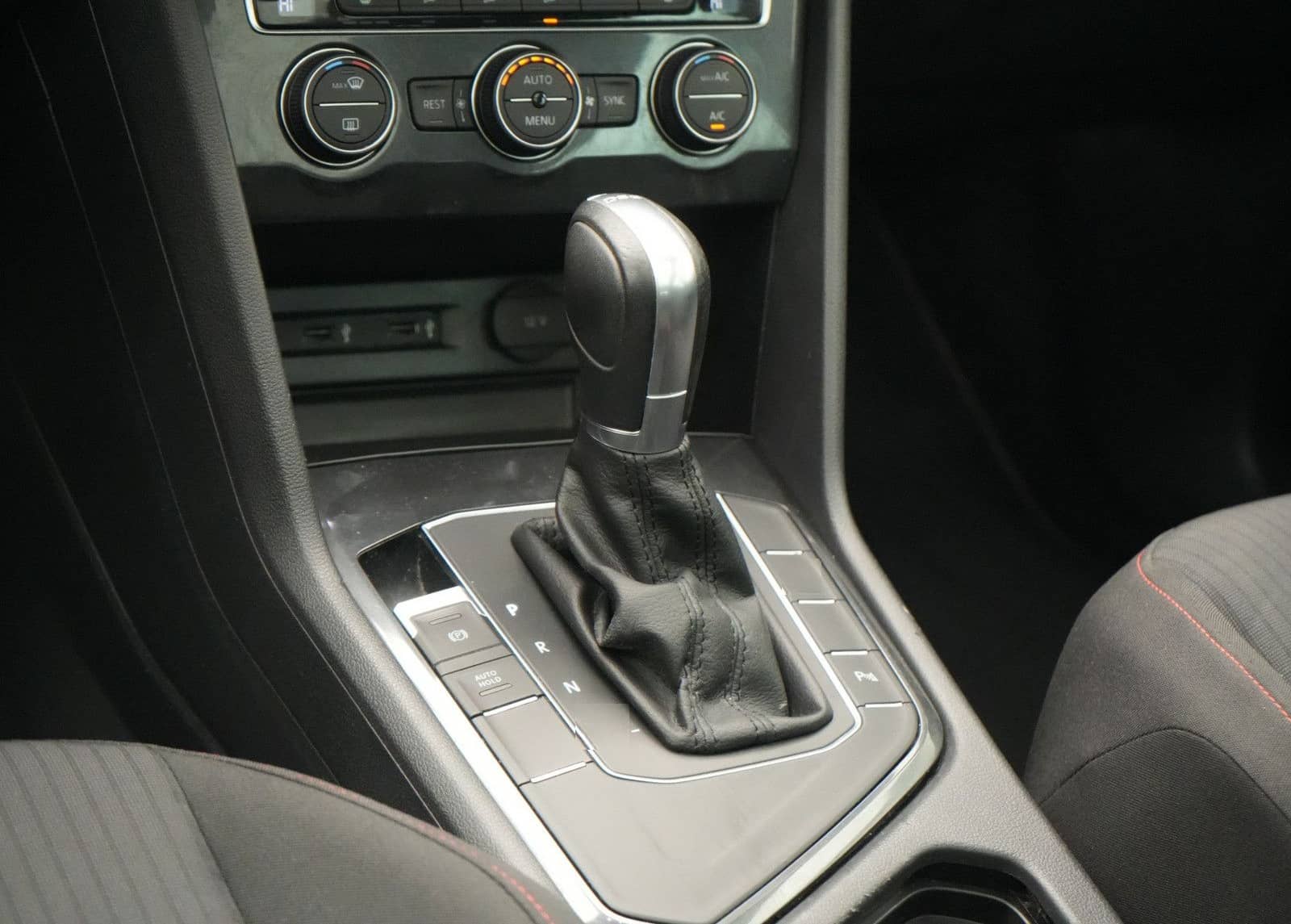 Volkswagen Tiguan R-Line AHK ACC NAVI SHZ PANO foto 9