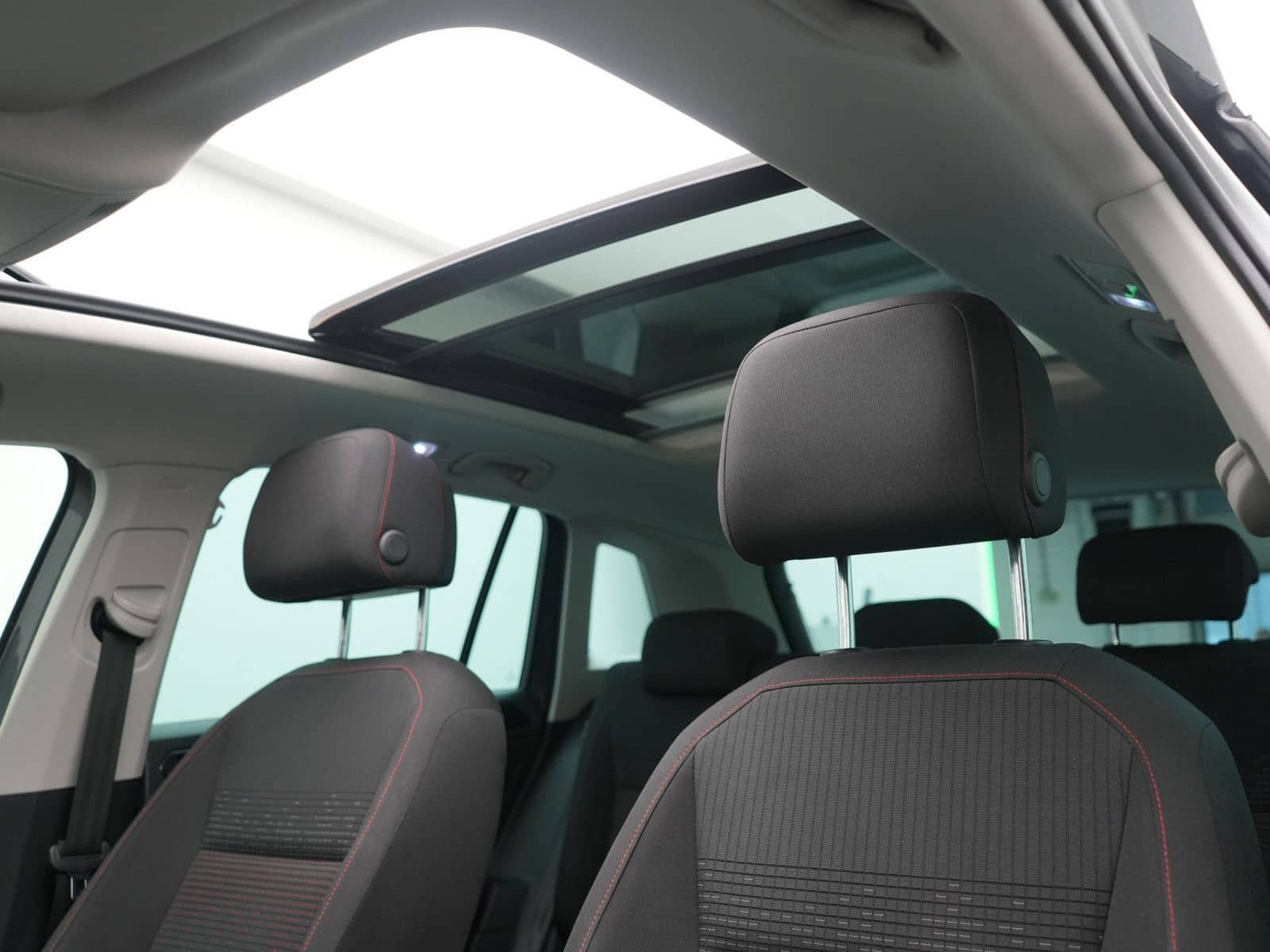 Volkswagen Tiguan R-Line AHK ACC NAVI SHZ PANO foto 10