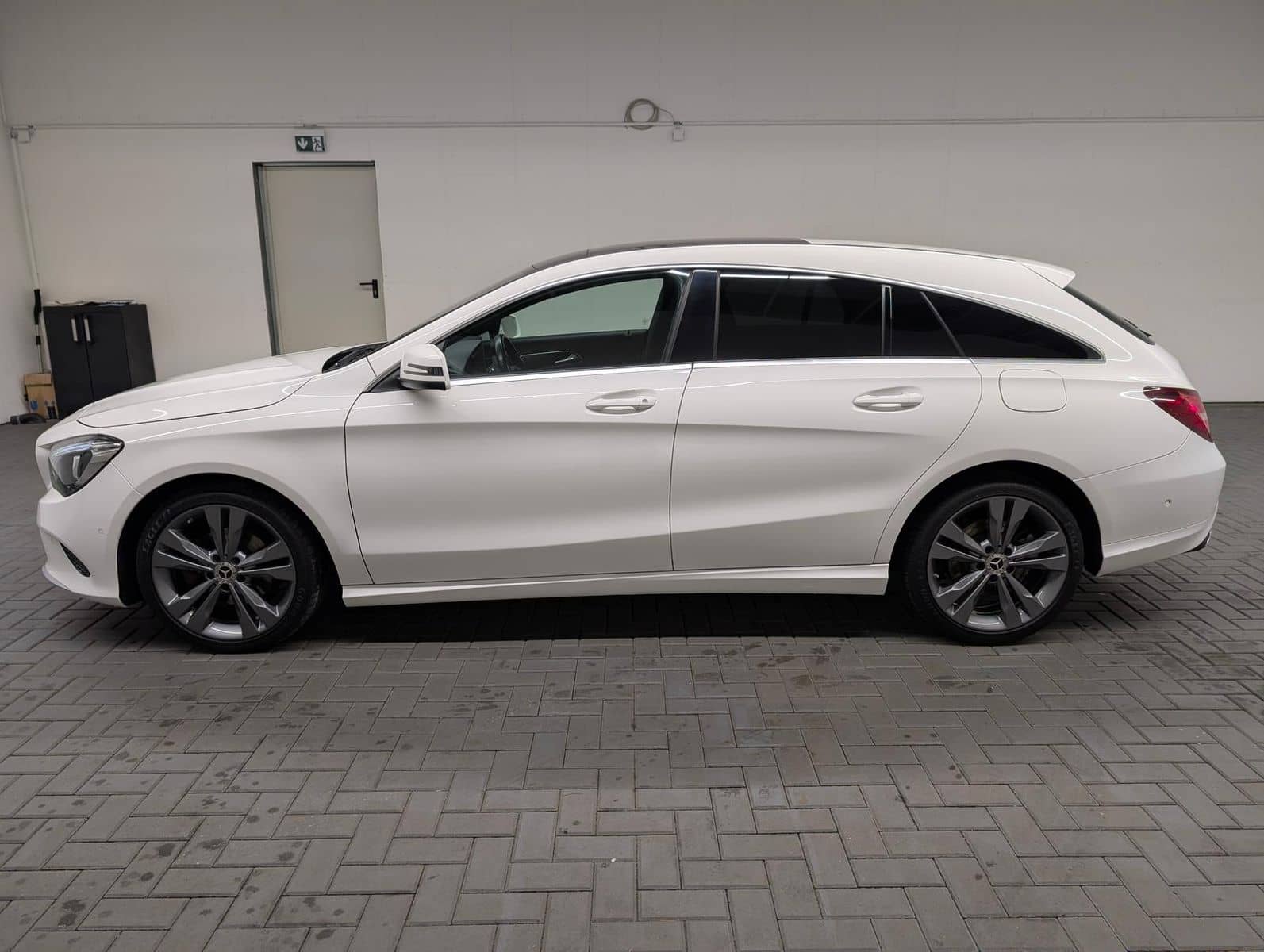 Mercedes-Benz CLA220 SB LED/Navi/SHZ/PDC/Tempom./Pano/18-LM foto 2