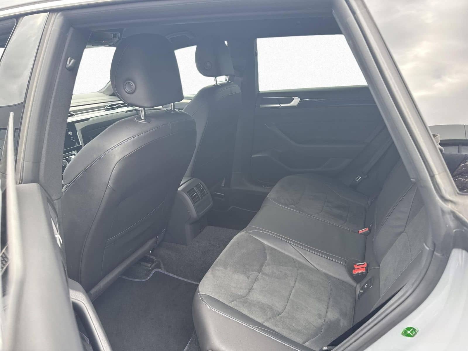 Volkswagen Arteon Shootingbrake R 2.0 TSI 4MOTION DSG AHK foto 12