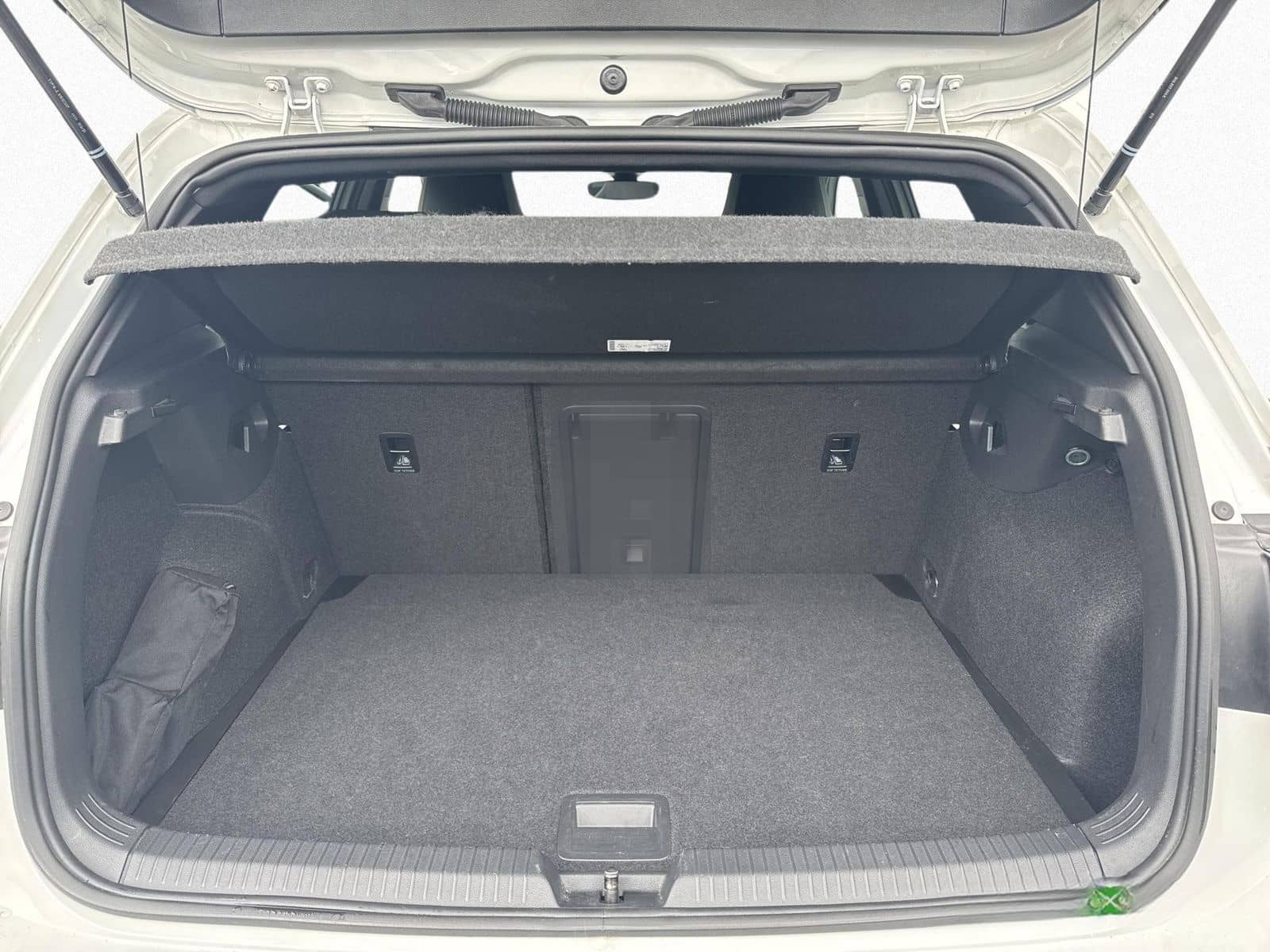 Volkswagen Golf VIII R-Line 1.5 TSI NAVI ACC LED HARMAN KAR foto 14