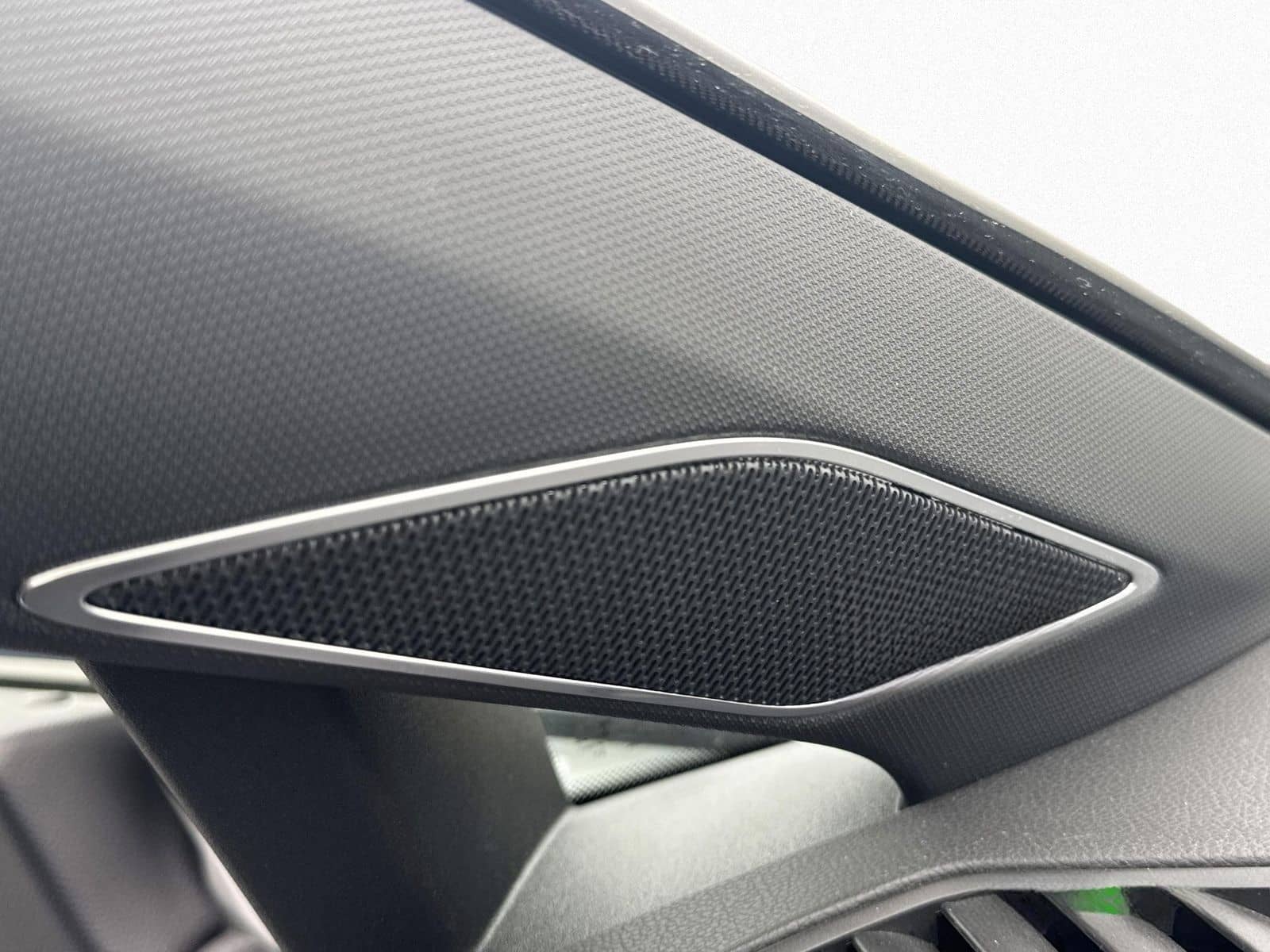 Volkswagen Golf VIII R-Line 1.5 TSI NAVI ACC LED HARMAN KAR foto 15