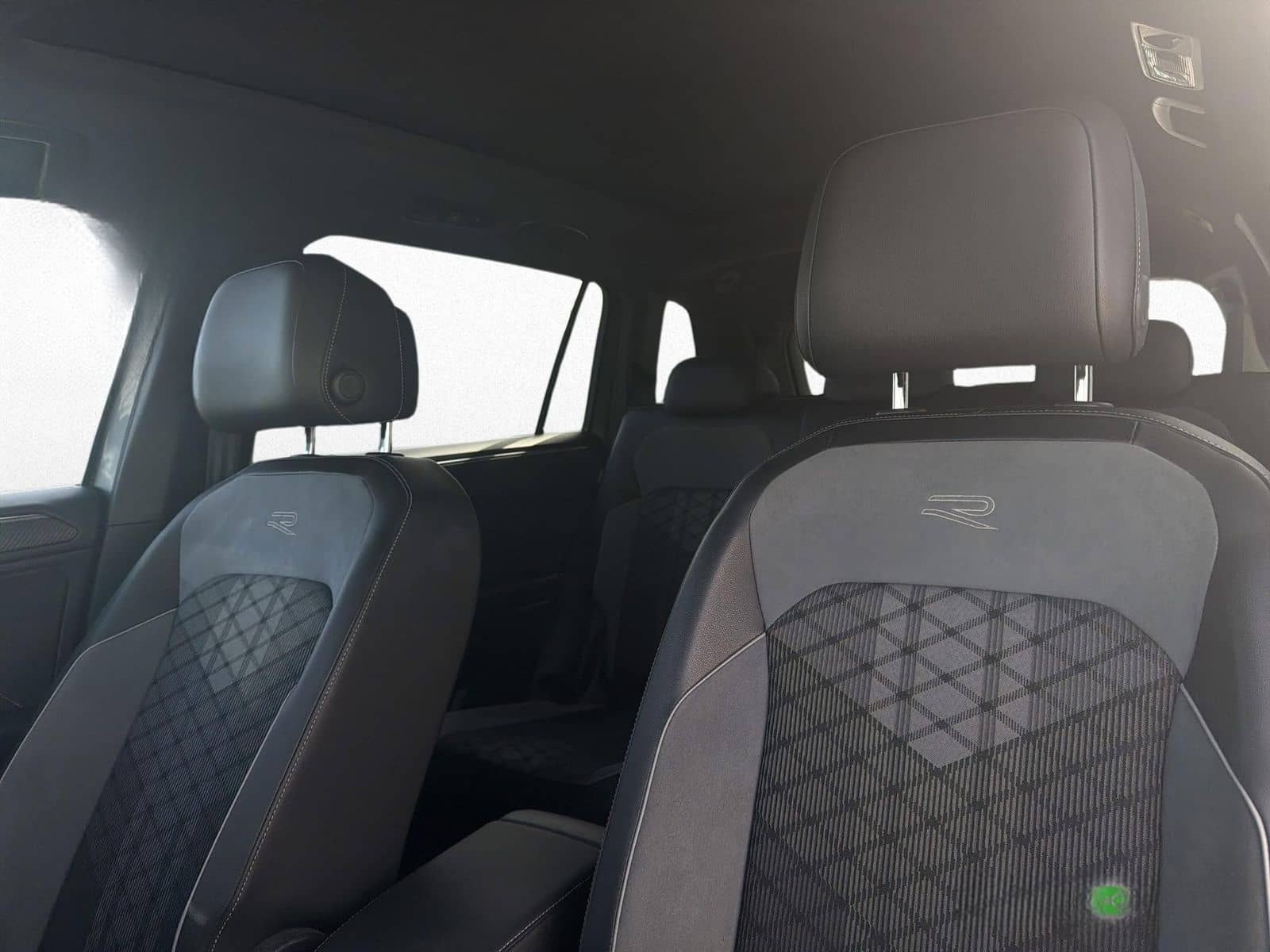 Volkswagen Tiguan Allspace R-Line 2.0 TDI 4MOTION 7-Sitze P foto 8