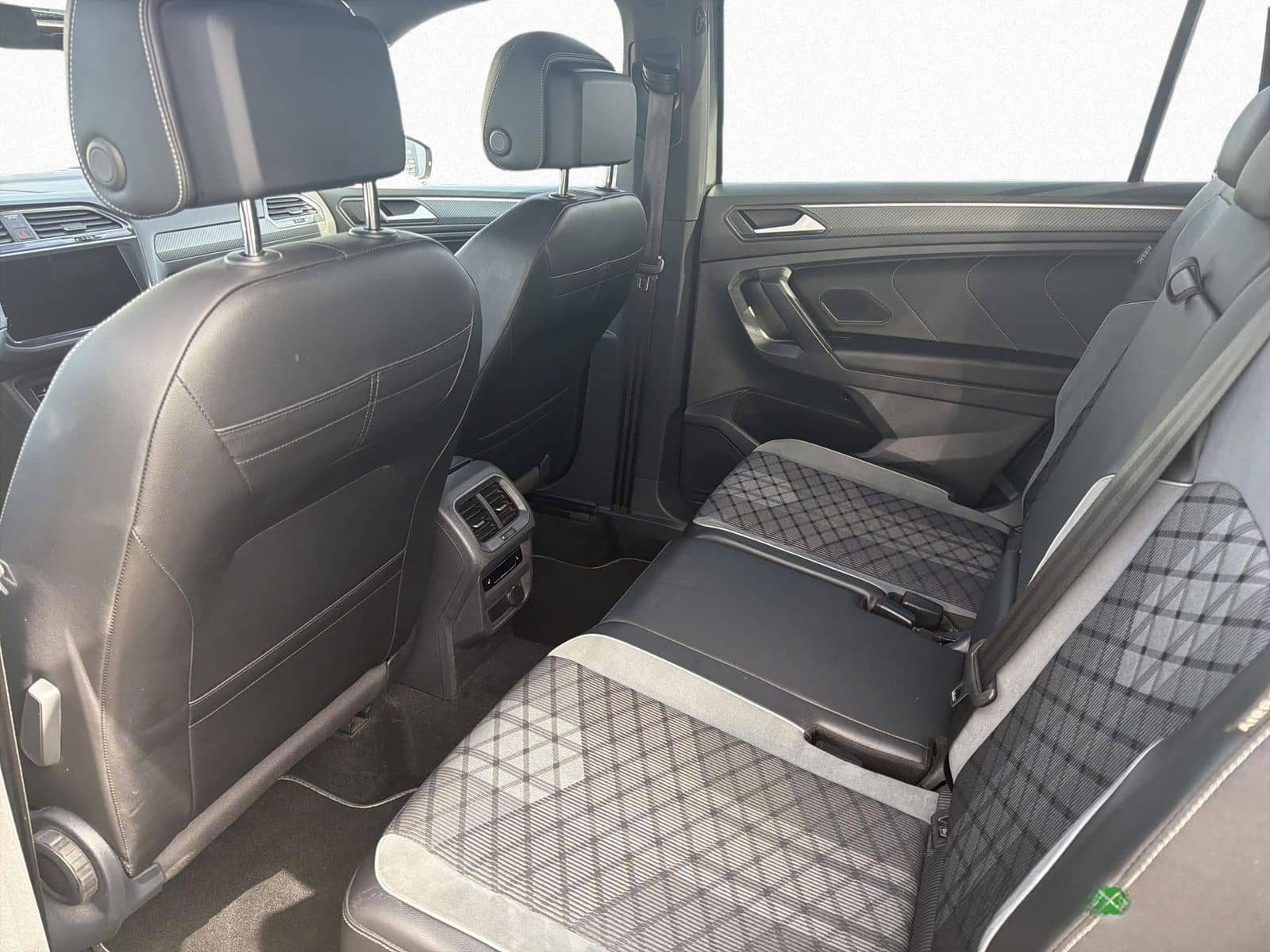 Volkswagen Tiguan Allspace R-Line 2.0 TDI 4MOTION 7-Sitze P foto 9