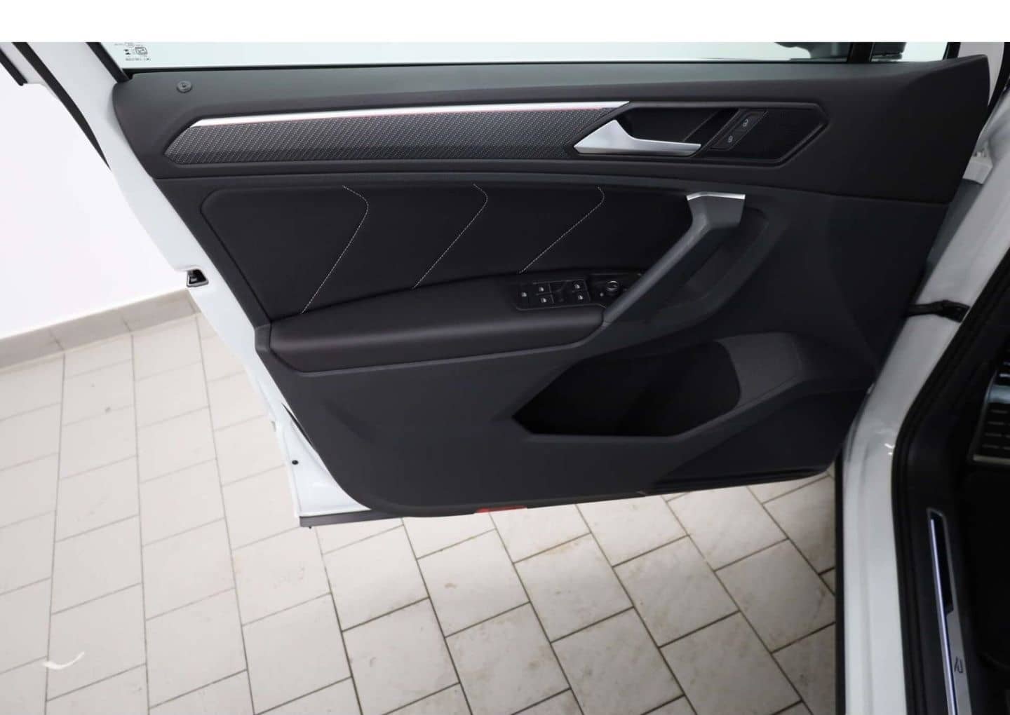 Volkswagen Tiguan 2.0 TDI SCR R-Line DSG AHK/LED/DAB/SH foto 14