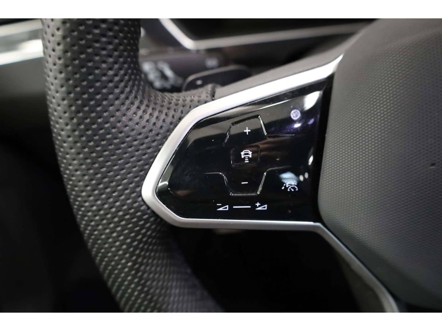 Volkswagen Tiguan 2.0 TDI SCR R-Line DSG AHK/LED/DAB/SH foto 10