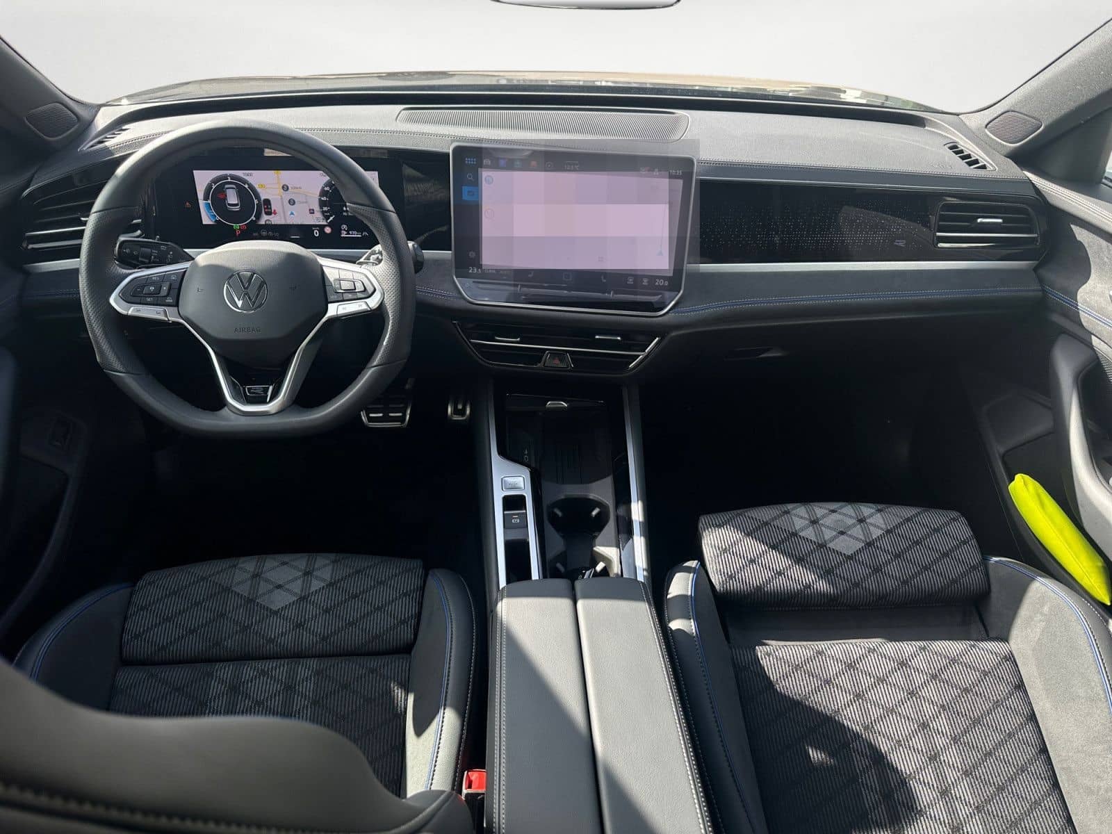 Volkswagen Passat Variant 2.0 TDI DSG R-Line AHK AreaView foto 11