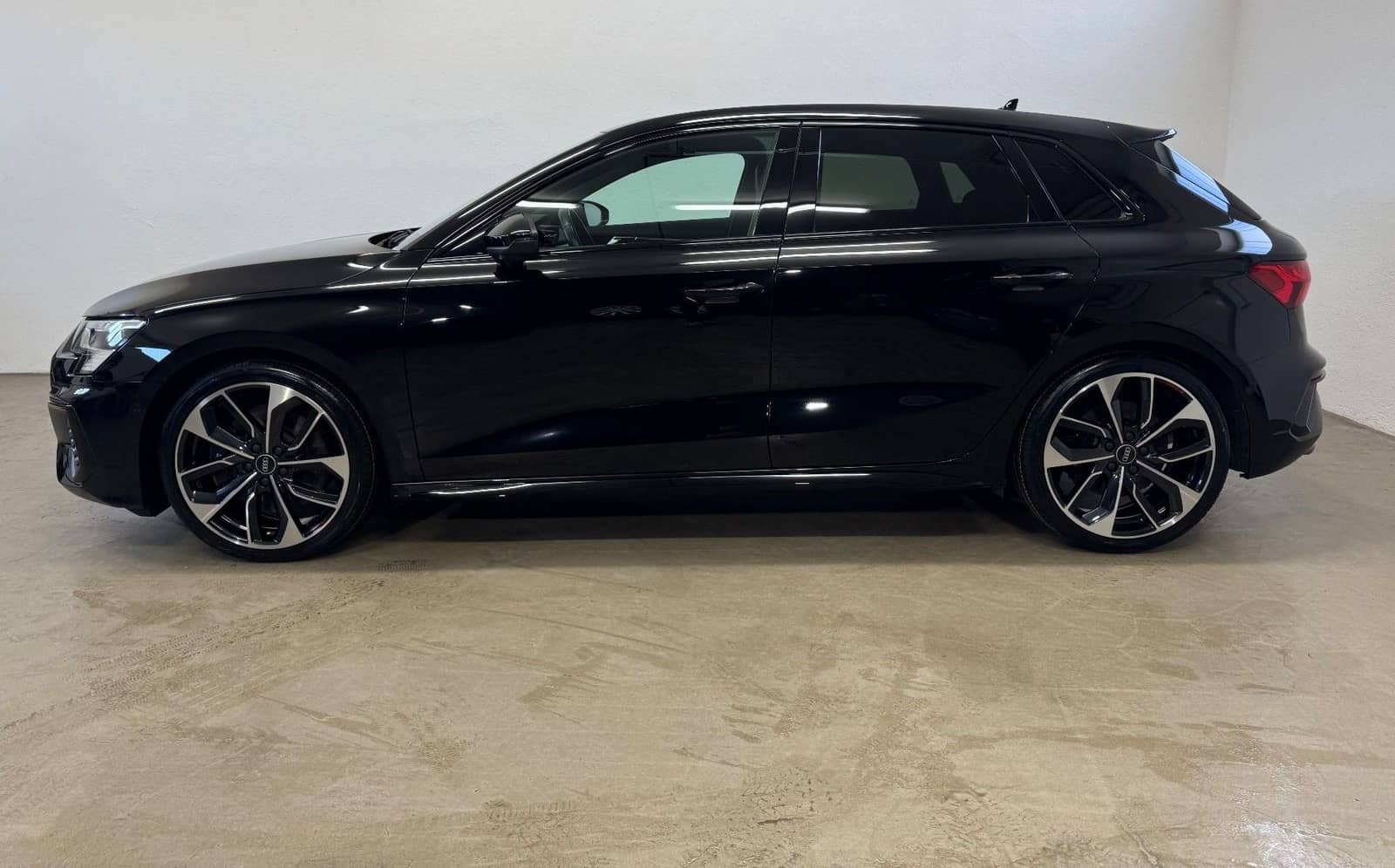 Audi S3 2.0 TFSI quattro Matrix|PanoSD|B&O| 19" foto 5