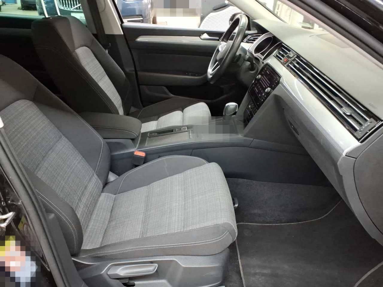 Volkswagen Passat Variant 2.0 TDI Aut. AHK LED NAV foto 12