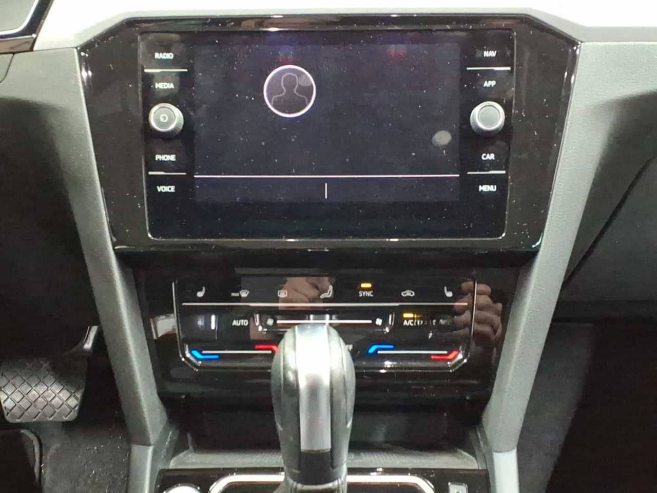 Volkswagen Passat Variant 2.0 TDI Aut. AHK LED NAV foto 7