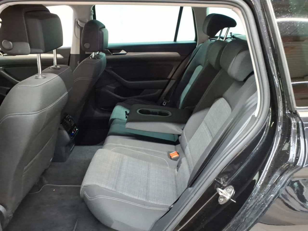 Volkswagen Passat Variant 2.0 TDI Aut. AHK LED NAV foto 8