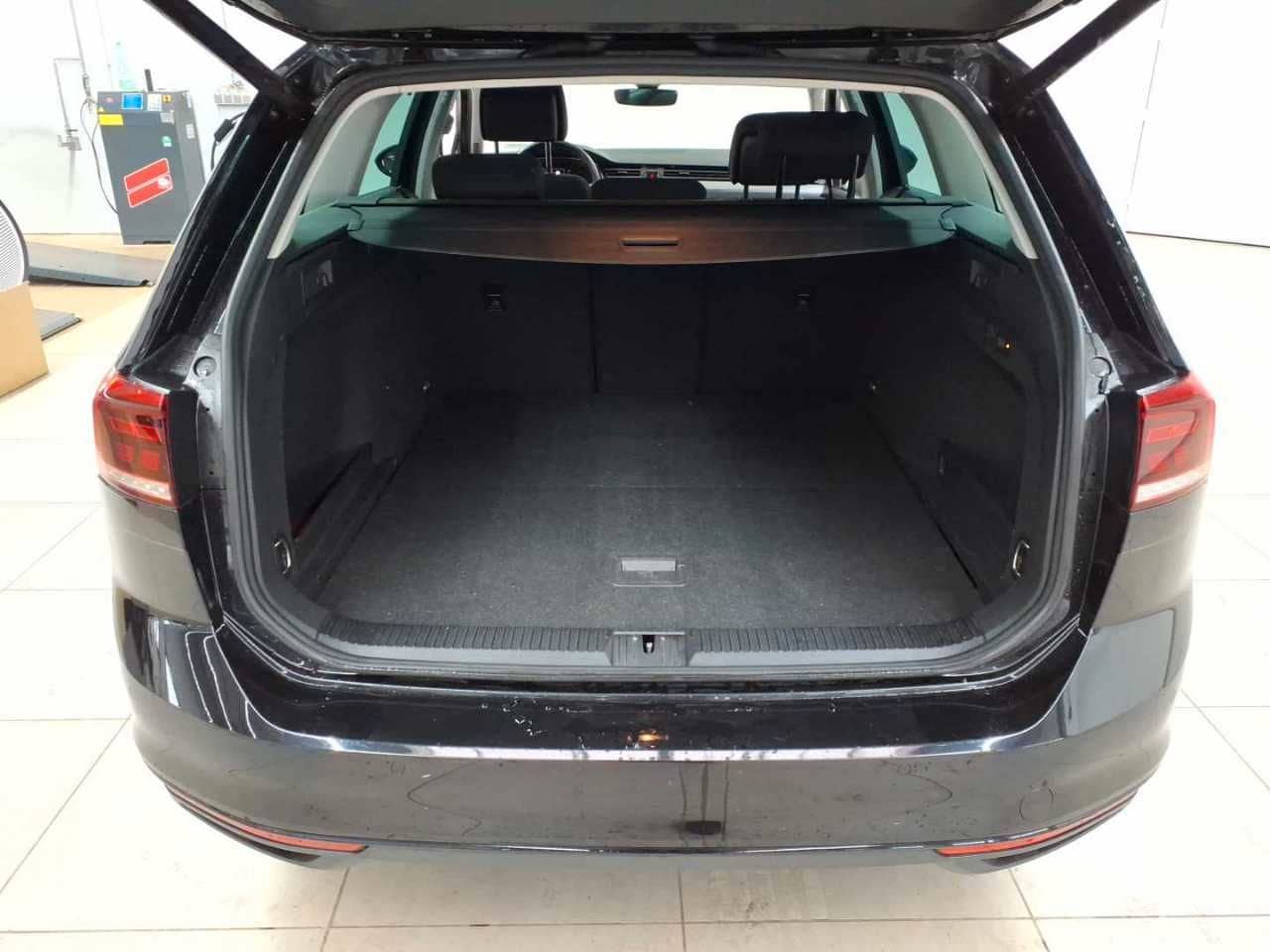 Volkswagen Passat Variant 2.0 TDI Aut. AHK LED NAV foto 10