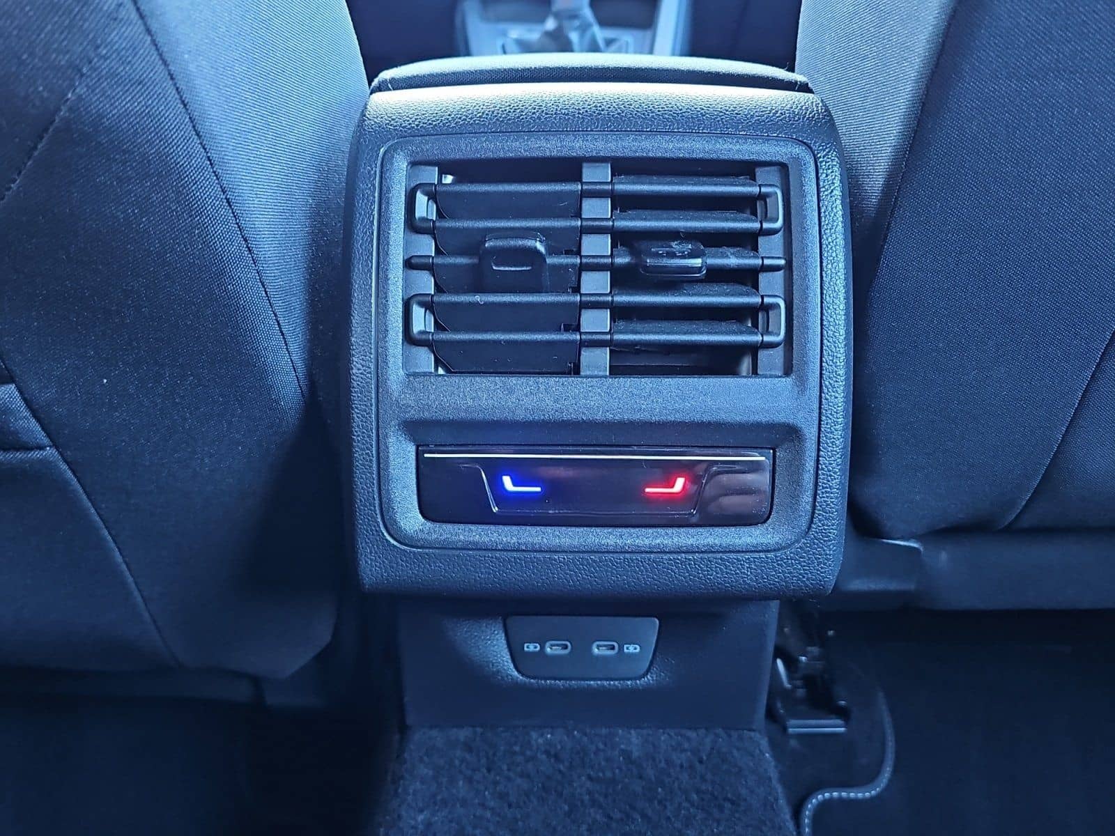 Volkswagen Golf VIII 1.5 TSI Life ACC Akustikglas DynLicht foto 17