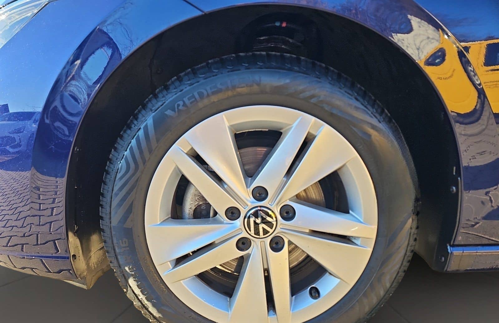 Volkswagen Golf VIII 1.5 TSI Life ACC Akustikglas DynLicht foto 7