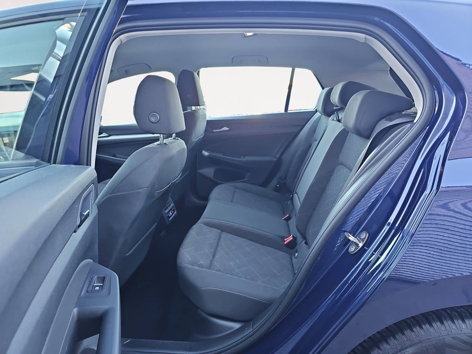 Volkswagen Golf VIII 1.5 TSI Life ACC Akustikglas DynLicht foto 9