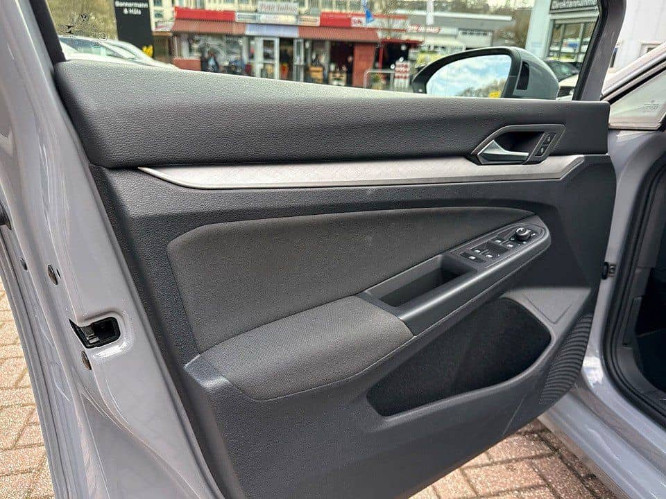 Volkswagen Golf VIII 1.5 TSI Life *Navi*Sitzheizung* foto 12