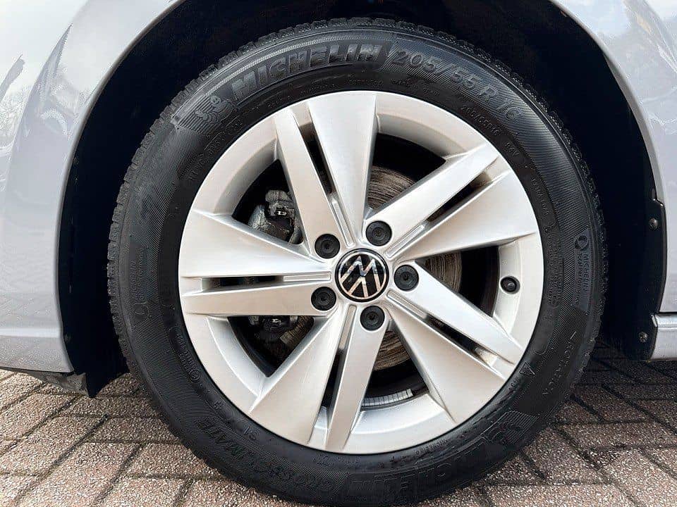 Volkswagen Golf VIII 1.5 TSI Life *Navi*Sitzheizung* foto 5