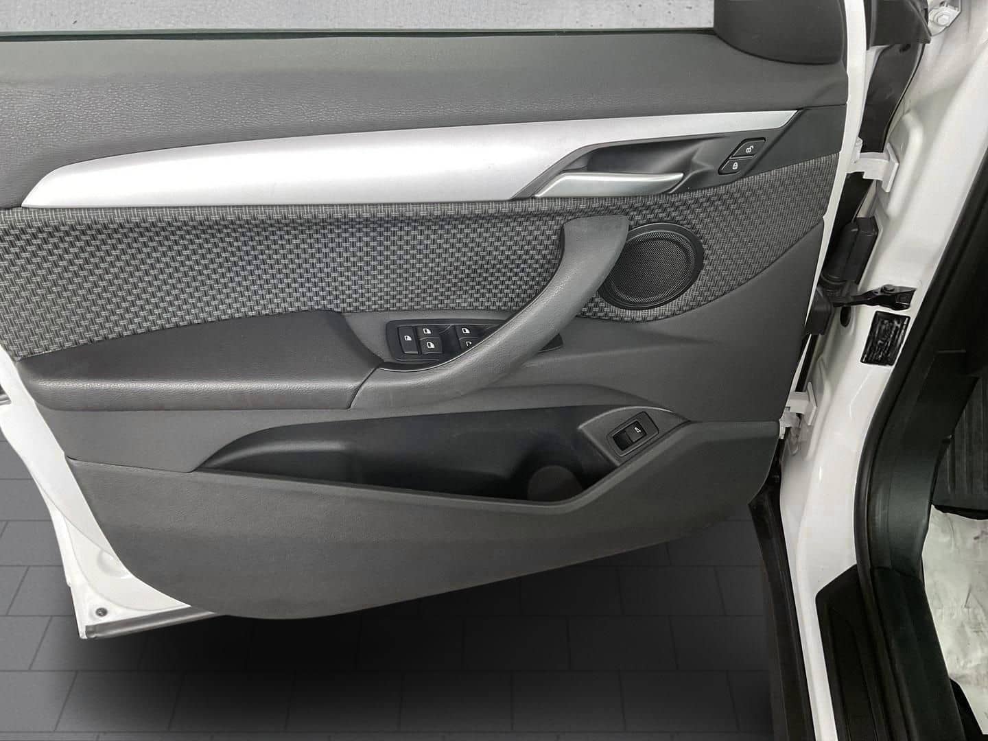 BMW X1 sDrive18d AHK Navi SHZ LED el-HK Klimaautom foto 24