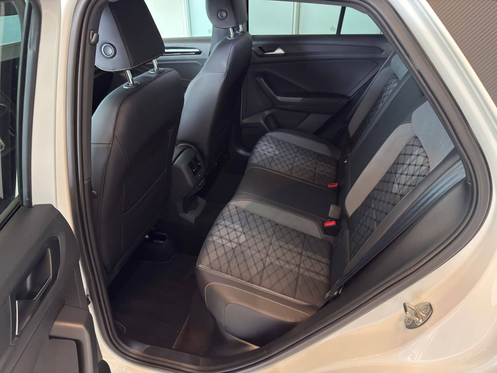 Volkswagen T-Roc 1.0 TSI R-Line ACC, Black-Style, LED+ foto 16