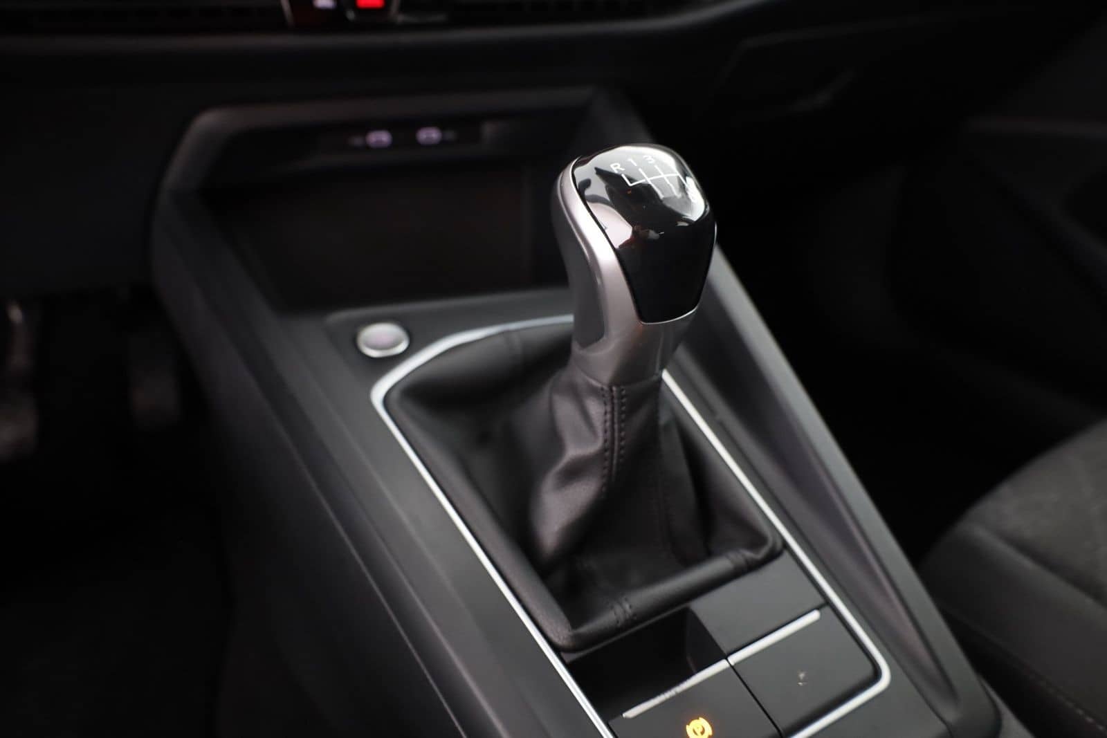 Volkswagen Golf VIII Variant 2.0 TDI Life LED Navi PDC DAB foto 14